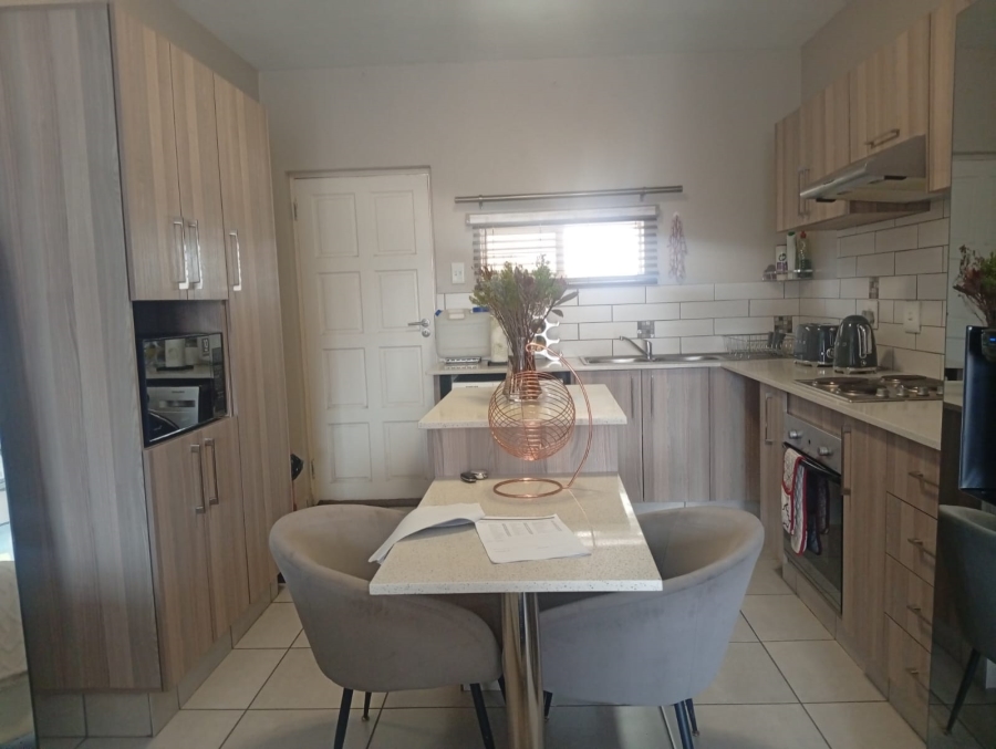 2 Bedroom Property for Sale in Waterval East North West